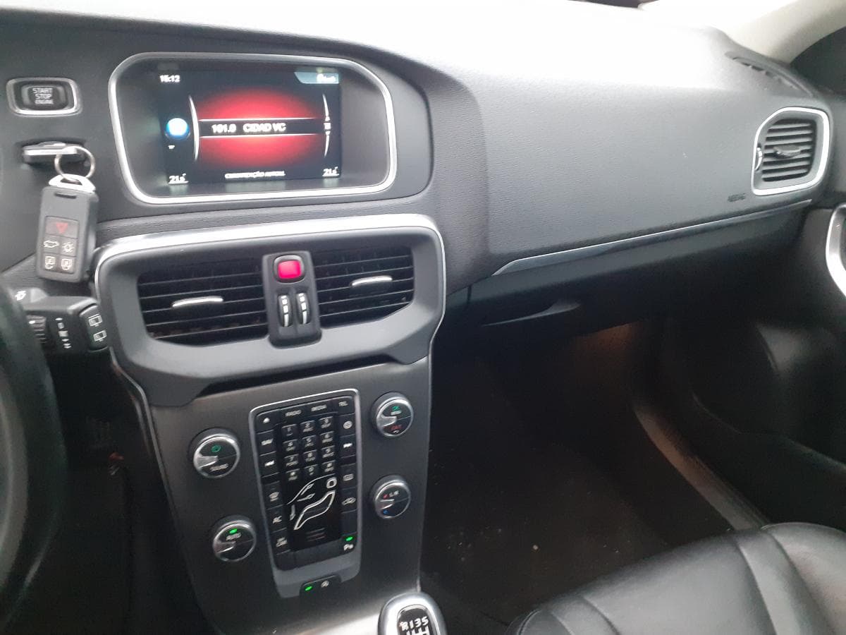 Volvo V40 · Ano 2015   59-XR-84 · — imagen 18