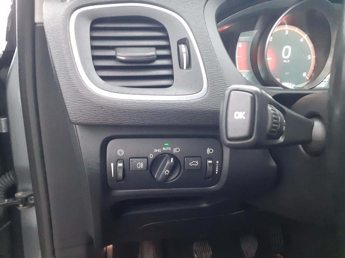 Volvo V40 · Ano 2015   59-XR-84 · — imagen 20