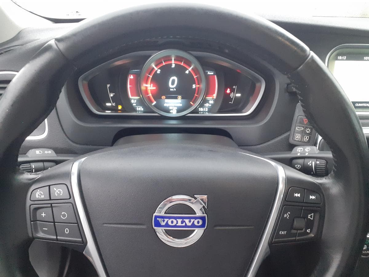 Volvo V40 · Ano 2015   59-XR-84 · — imagen 22
