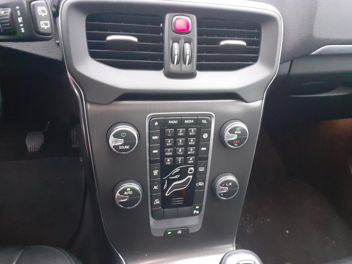 Volvo V40 · Ano 2015   59-XR-84 · — imagen 23