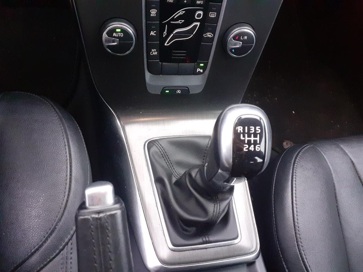 Volvo V40 · Ano 2015   59-XR-84 · — imagen 24