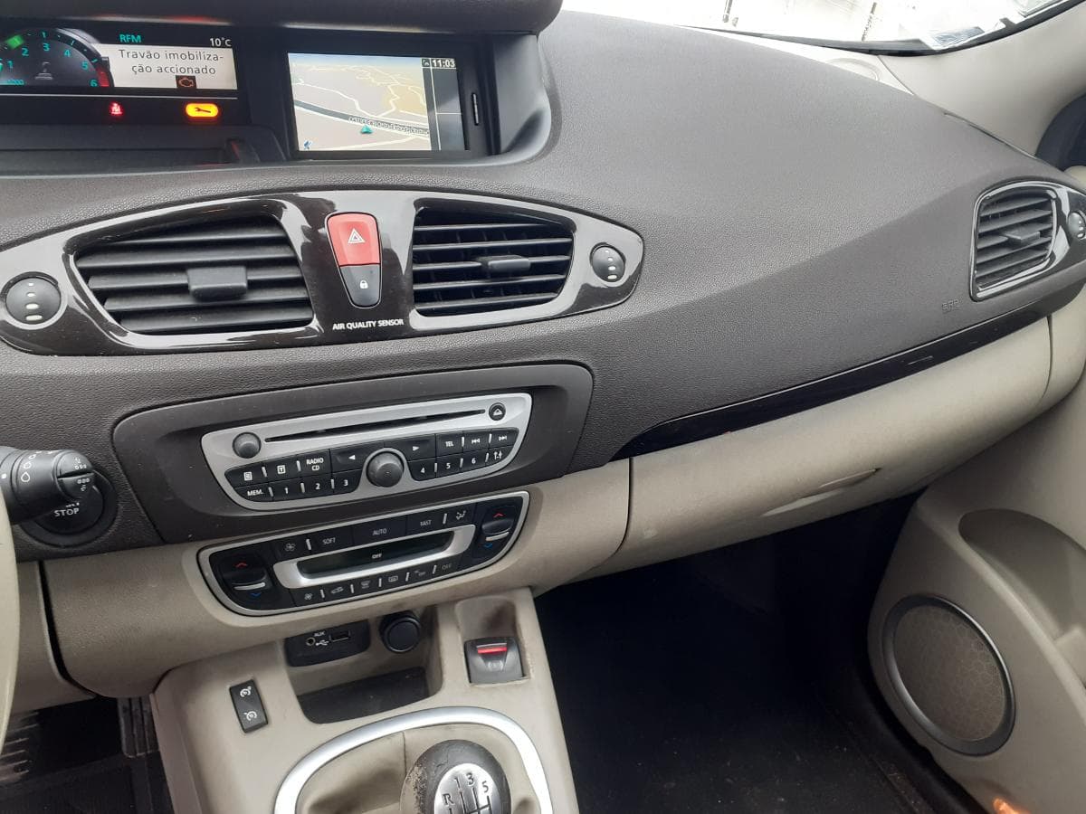 Renault Grand Scénic 1.6 DCI · Ano 2011 — imagem 17