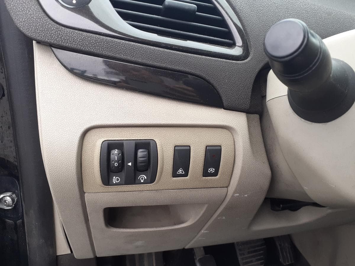 Renault Grand Scénic 1.6 DCI · Ano 2011 — imagem 23