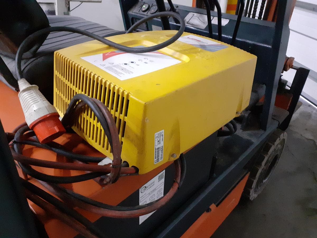 Empilhador Toyota Eléctrico 1500 KG — image 9