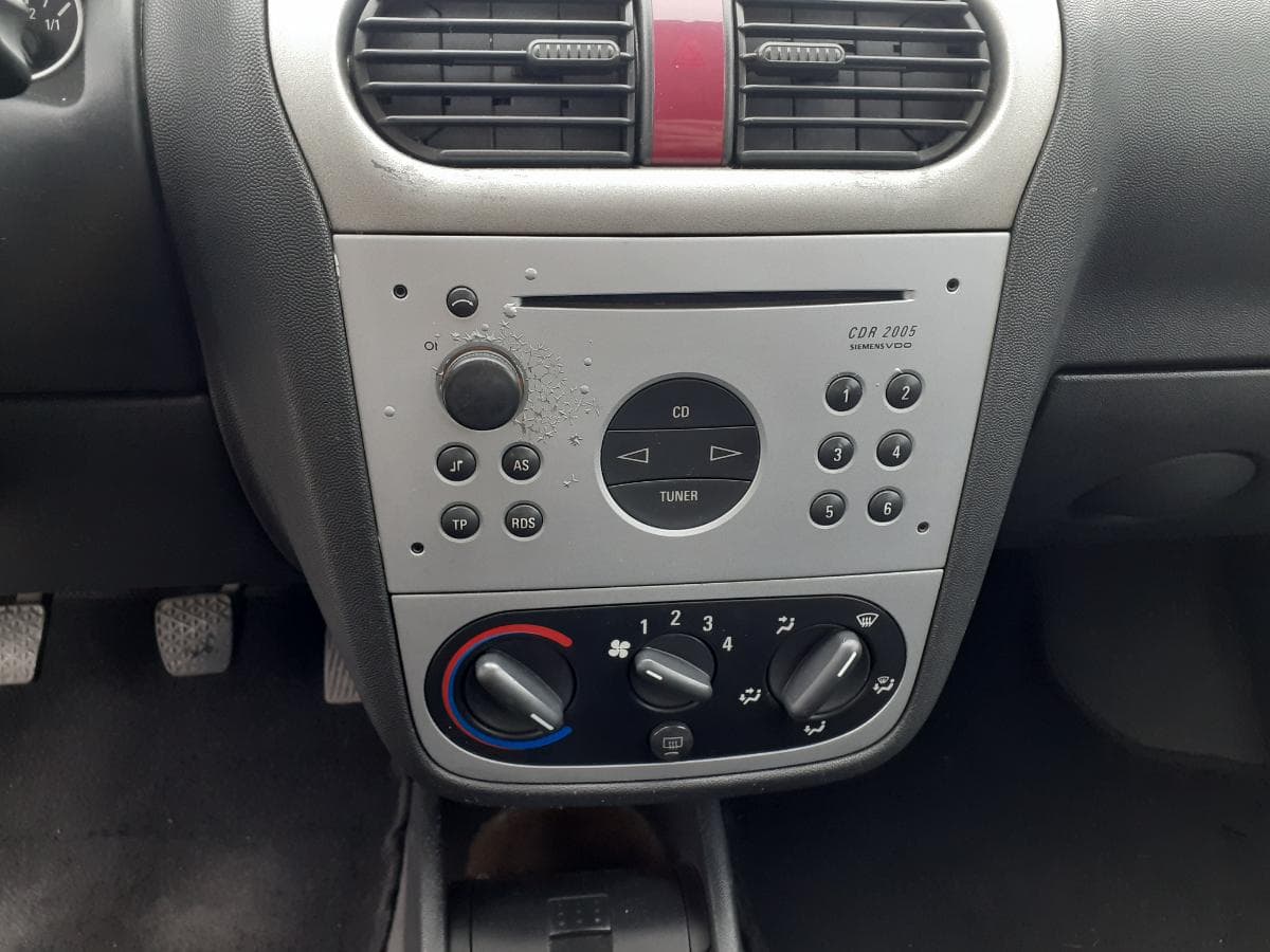 Opel Corsa 1.2 · Ano 2004 — imagen 21