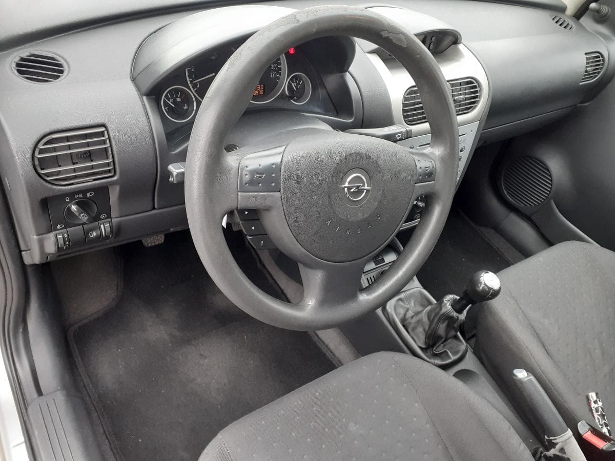 Opel Corsa 1.2 · Ano 2004 — imagen 14