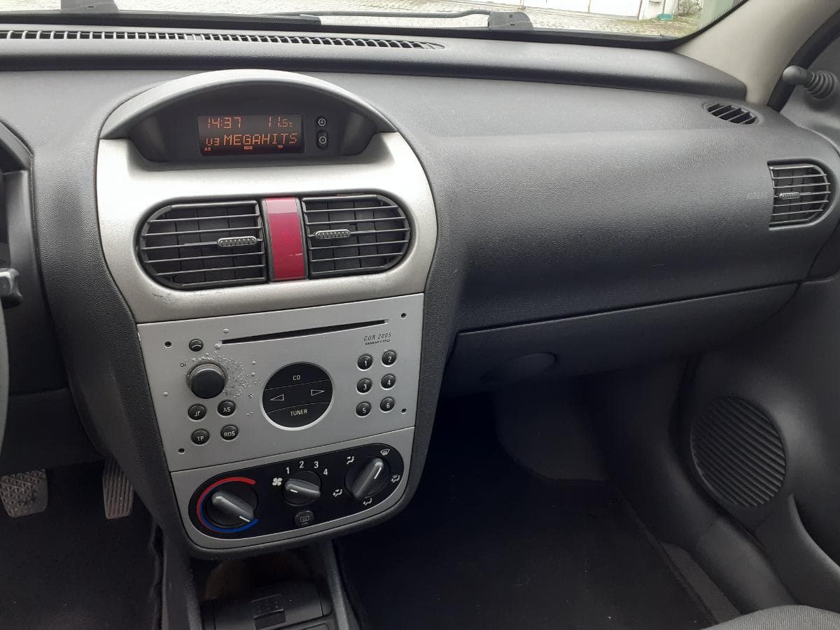 Opel Corsa 1.2 · Ano 2004 — imagen 20