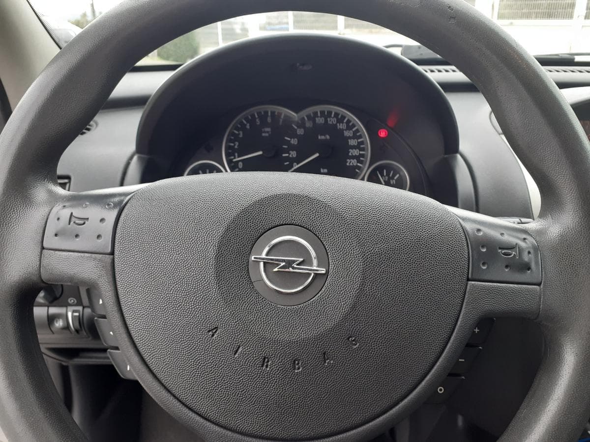 Opel Corsa 1.2 · Ano 2004 — imagen 18