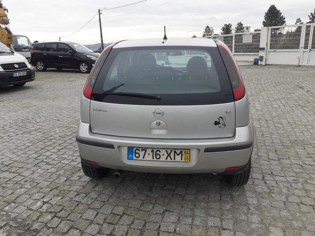Opel Corsa 1.2 · Ano 2004 — imagen 5