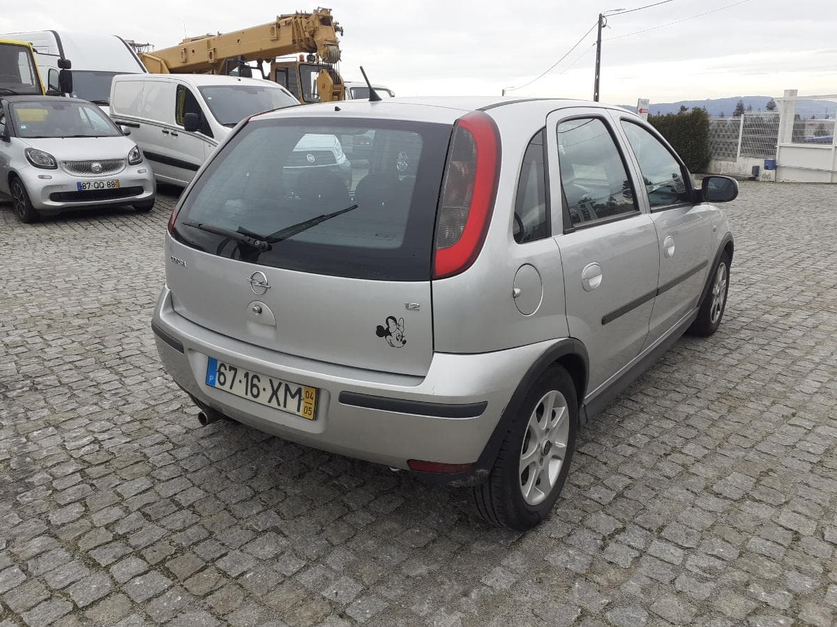 Opel Corsa 1.2 · Ano 2004 — imagen 4