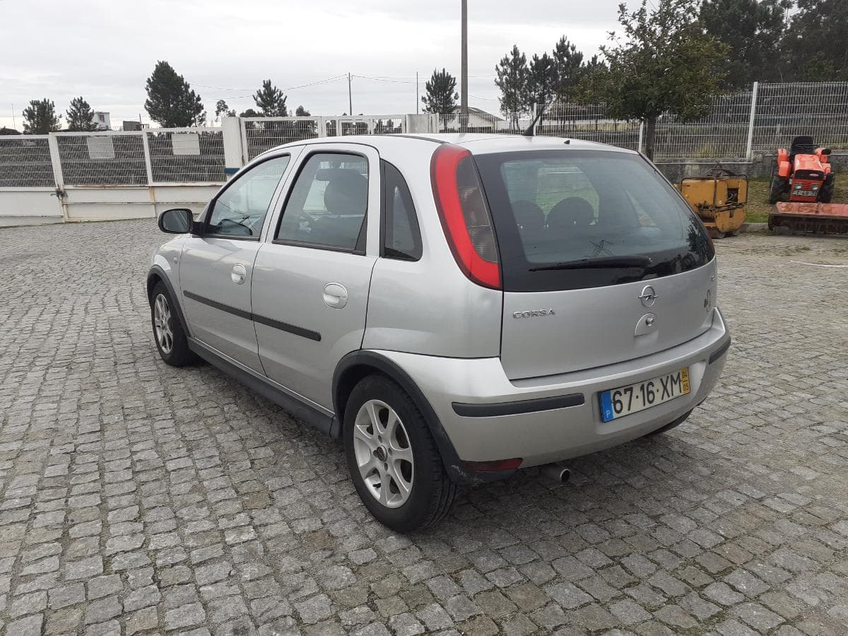 Opel Corsa 1.2 · Ano 2004 — imagen 6