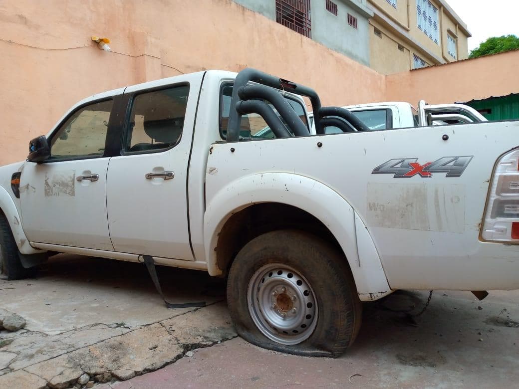 Pneus  + Ford Ranger XLT 2.5TD  · — imagen 4