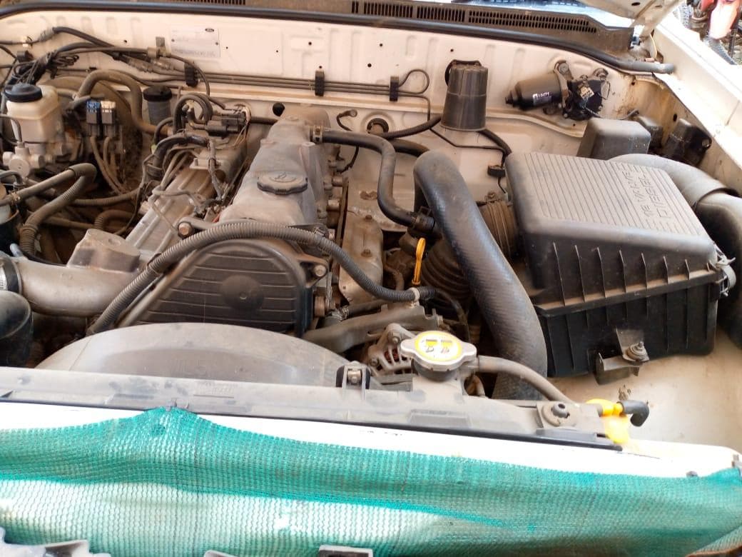 Pneus  + Ford Ranger XLT 2.5TD  · — imagen 9