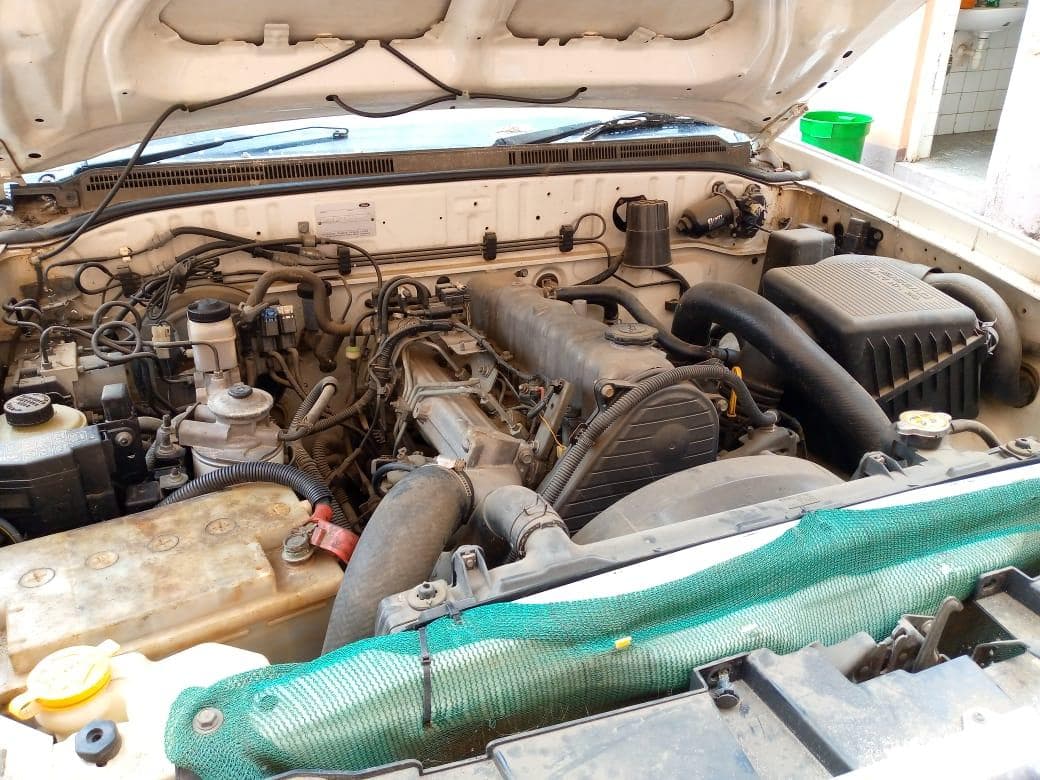 Pneus  + Ford Ranger XLT 2.5TD  · — imagen 11