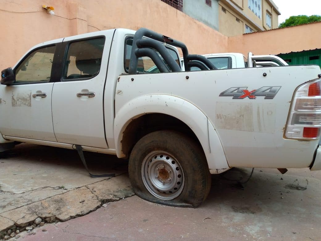Pneus  + Ford Ranger XLT 2.5TD  · — imagen 12