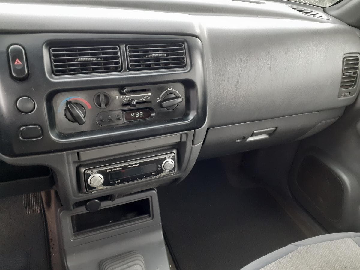 Mitsubishi L200 2.5 TD · 4 Lugares — image 13