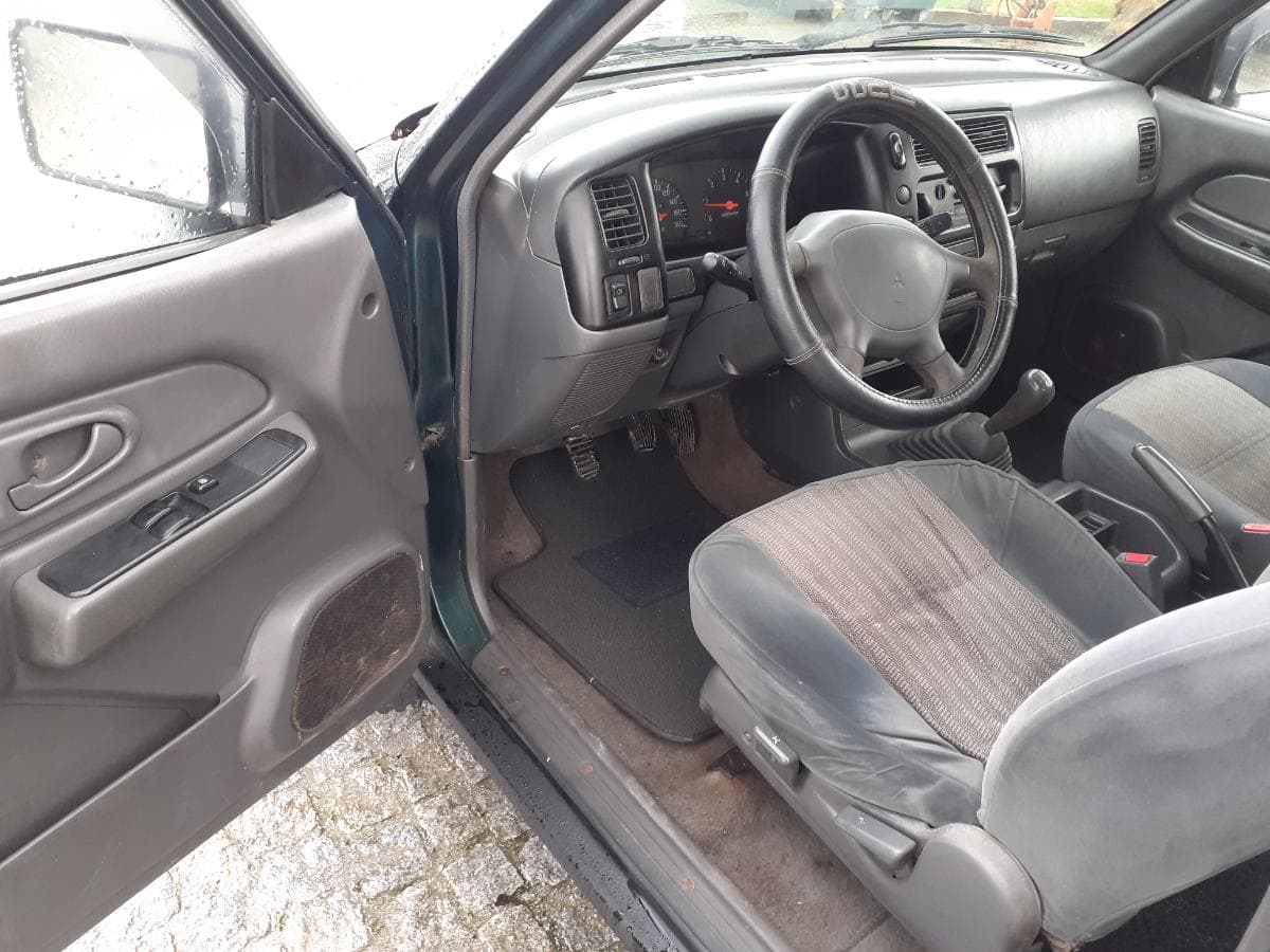 Mitsubishi L200 2.5 TD · 4 Lugares — image 11