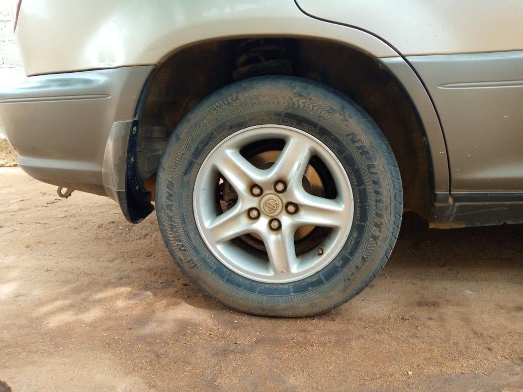 Toyota Harrier · — imagem 9