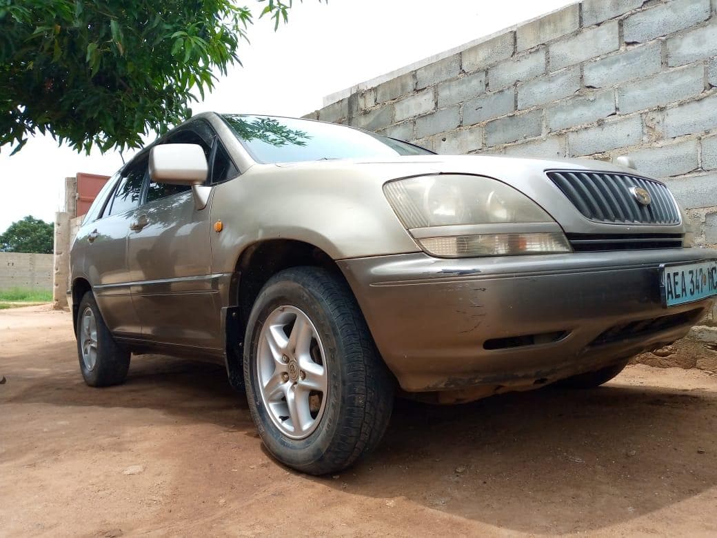 Toyota Harrier ·