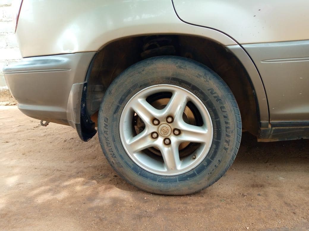 Toyota Harrier · — imagem 19