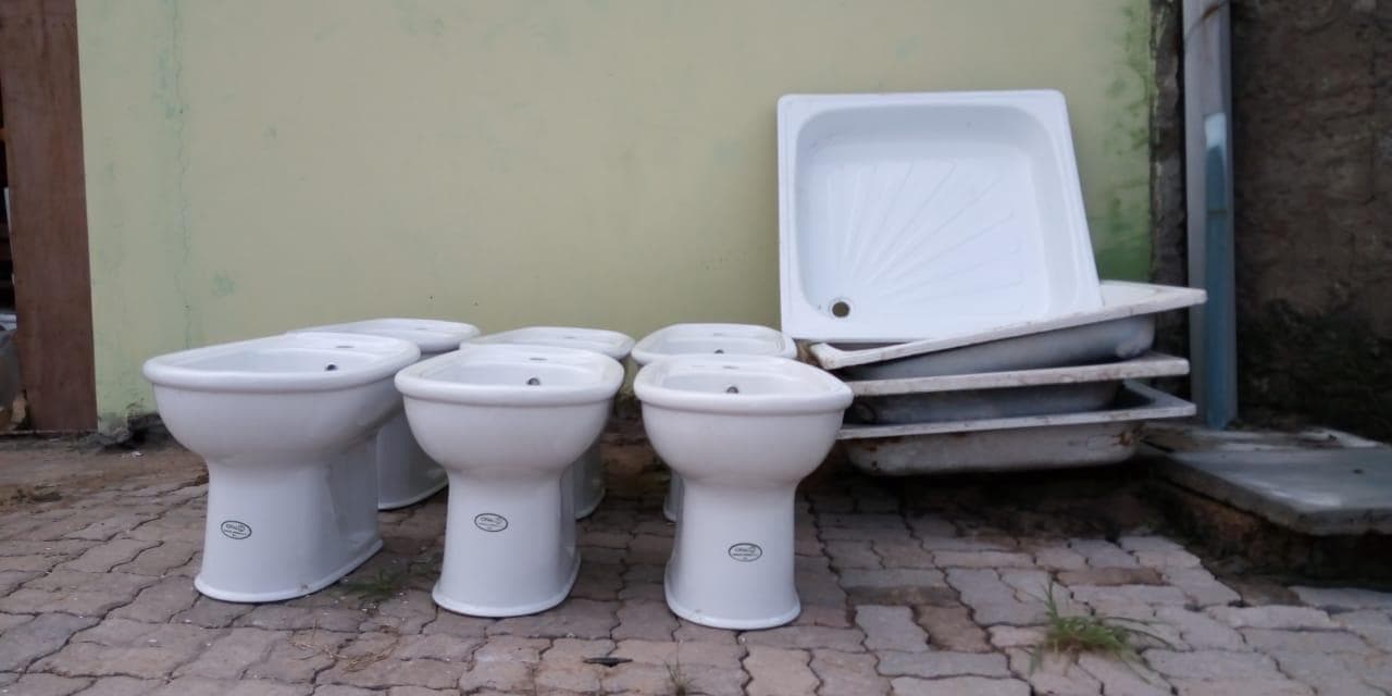 Sanitaires ·