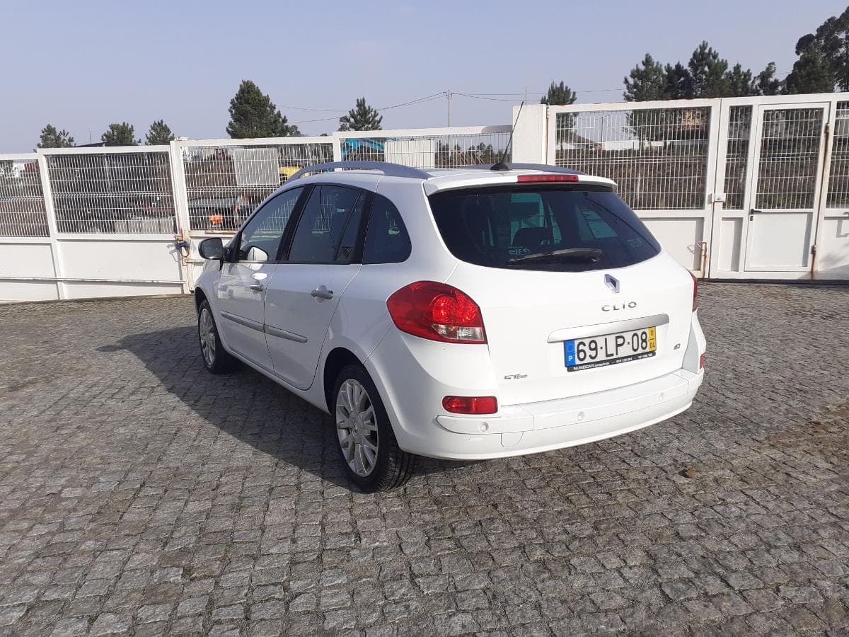 Renault Clio 1.5 DCI · Ano 2011 — image 4