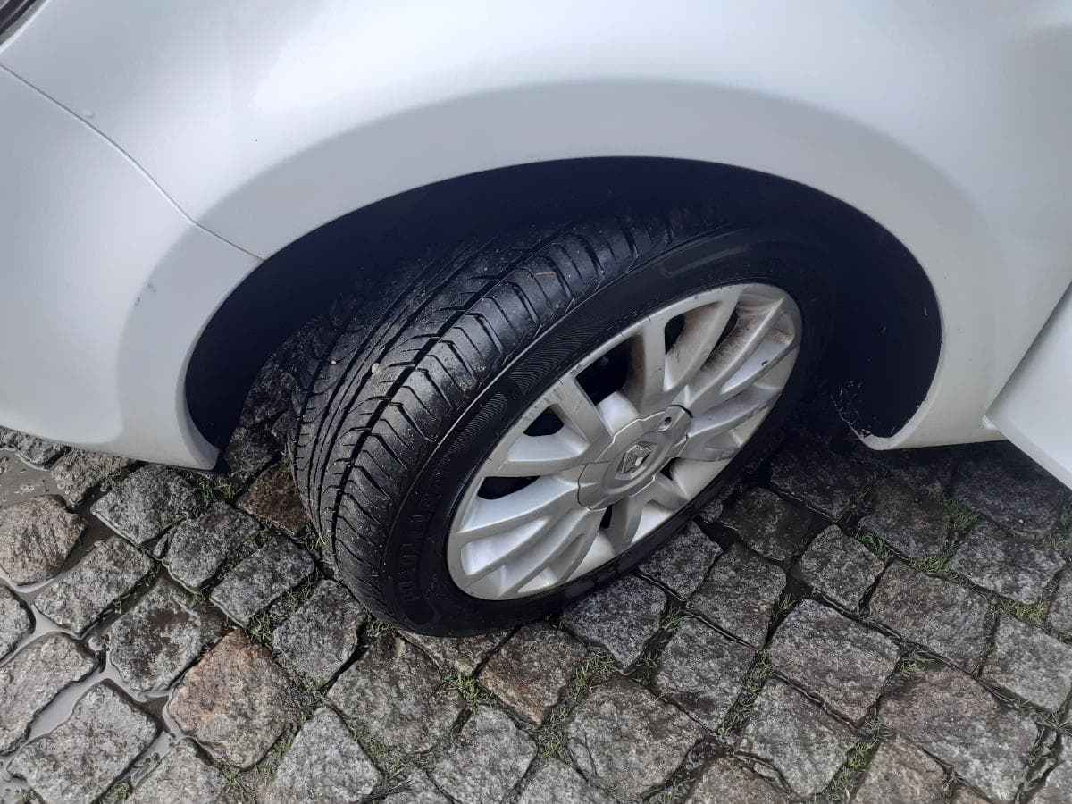 Renault Clio 1.5 DCI · Ano 2011 — image 11