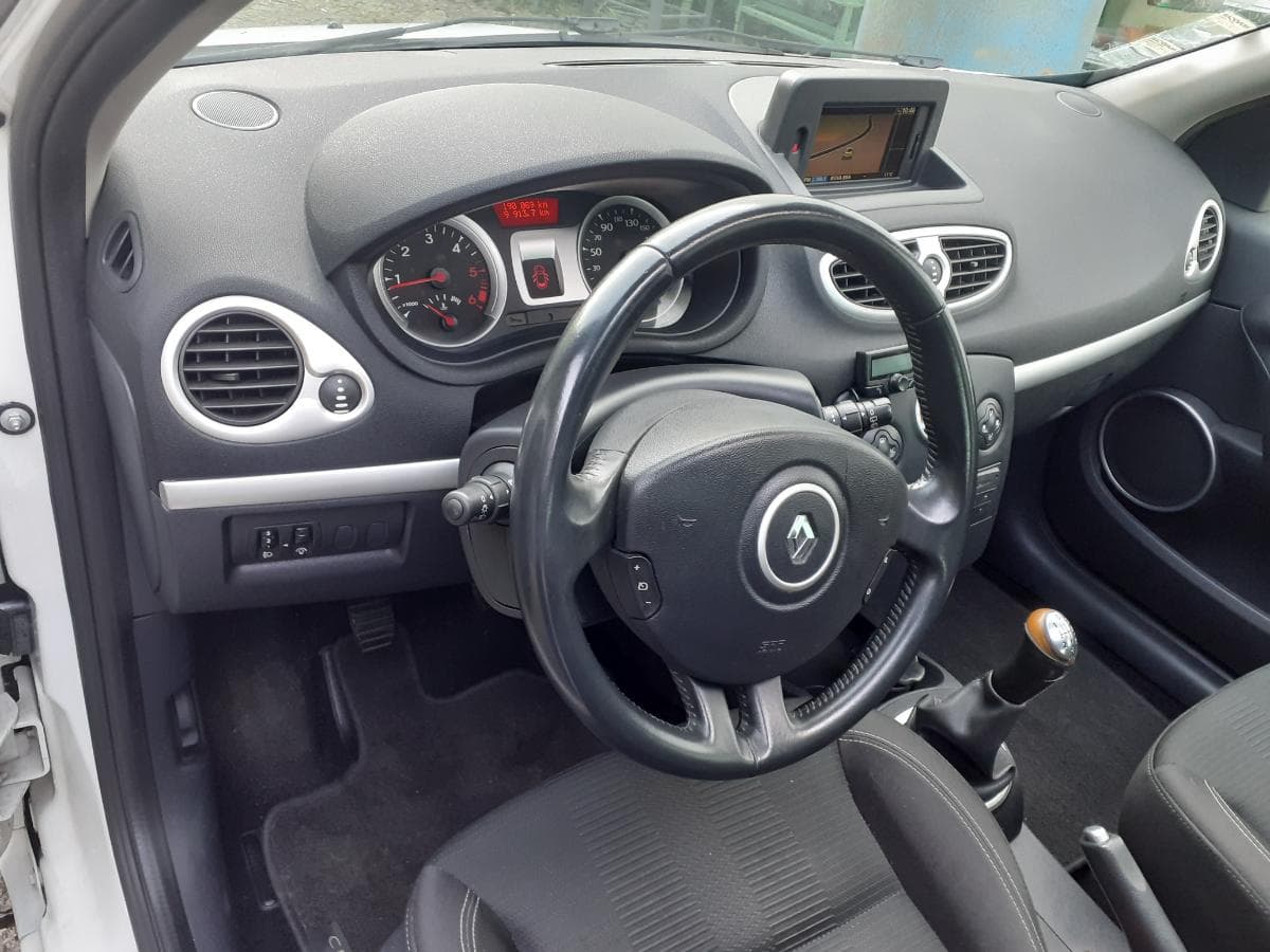 Renault Clio 1.5 DCI · Ano 2011 — image 18