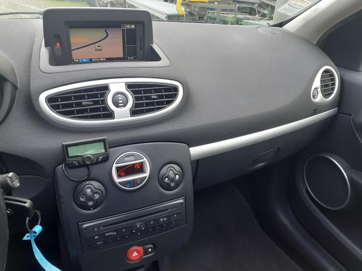 Renault Clio 1.5 DCI · Ano 2011 — image 20