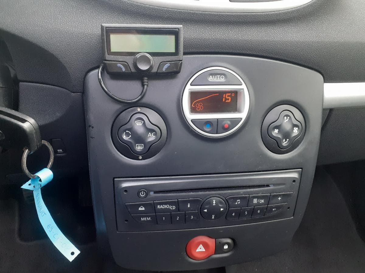 Renault Clio 1.5 DCI · Ano 2011 — image 23