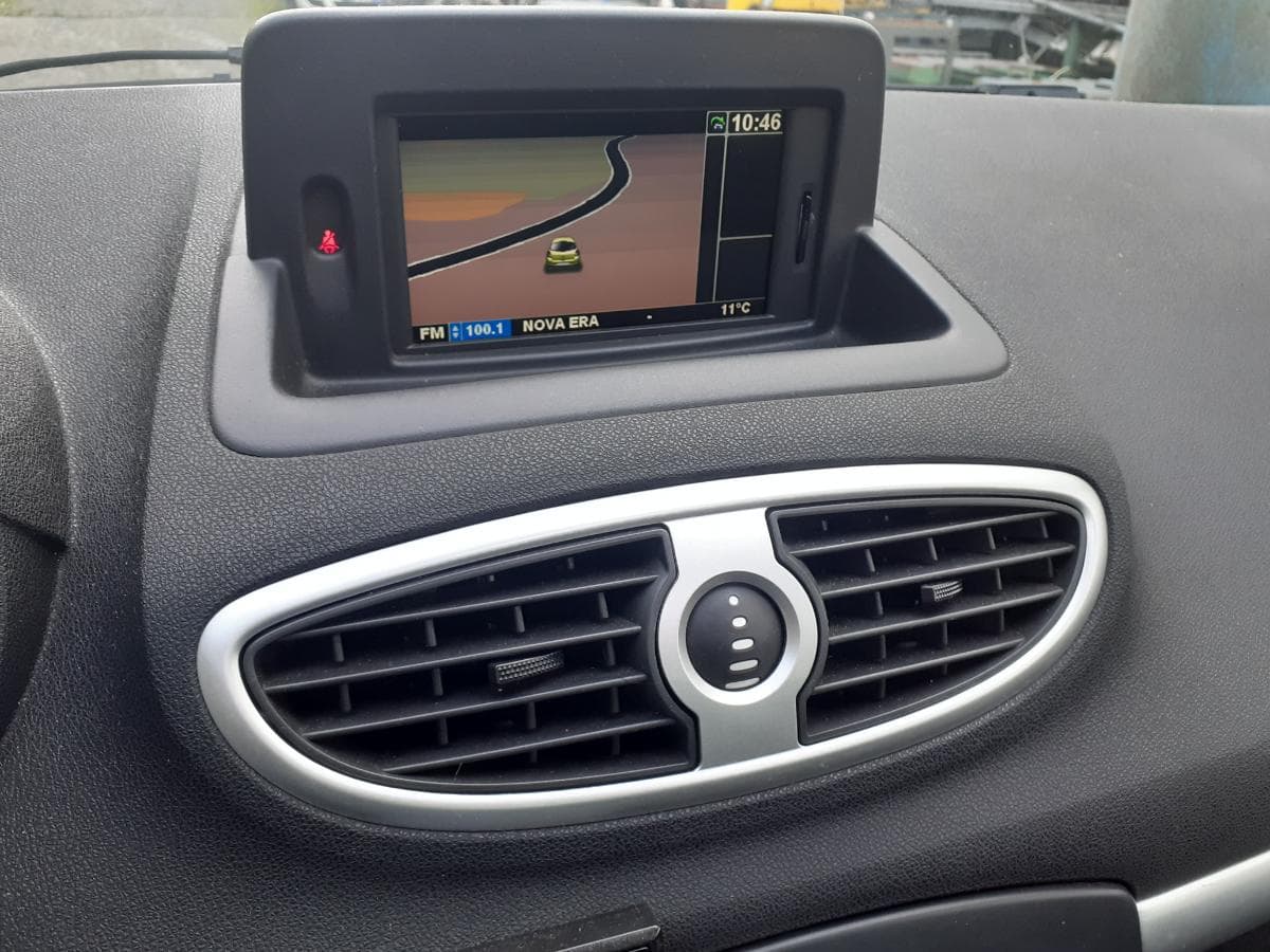 Renault Clio 1.5 DCI · Ano 2011 — image 25