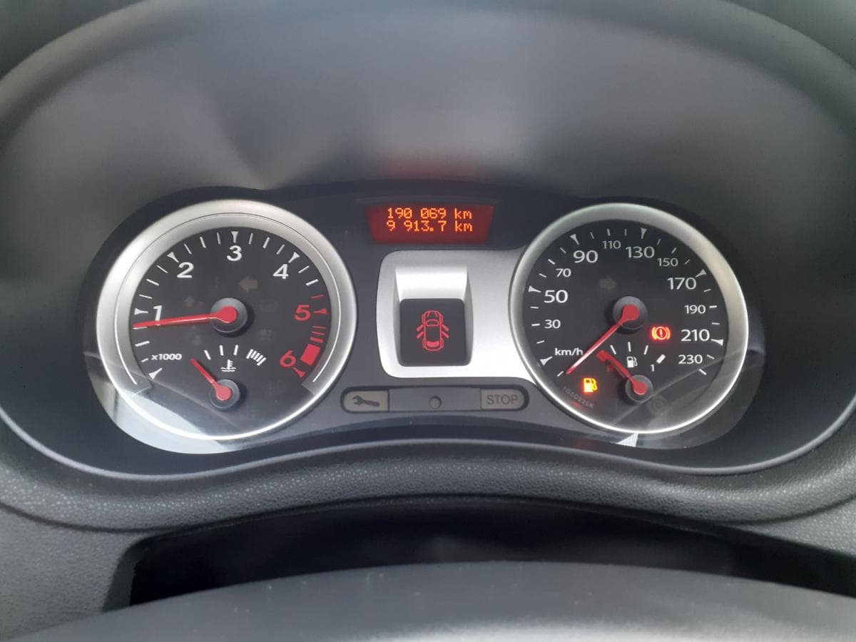 Renault Clio 1.5 DCI · Ano 2011 — image 26