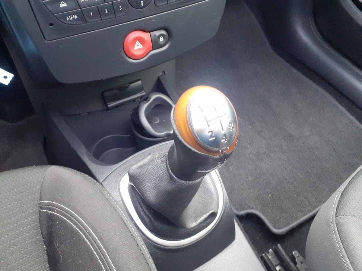 Renault Clio 1.5 DCI · Ano 2011 — image 27