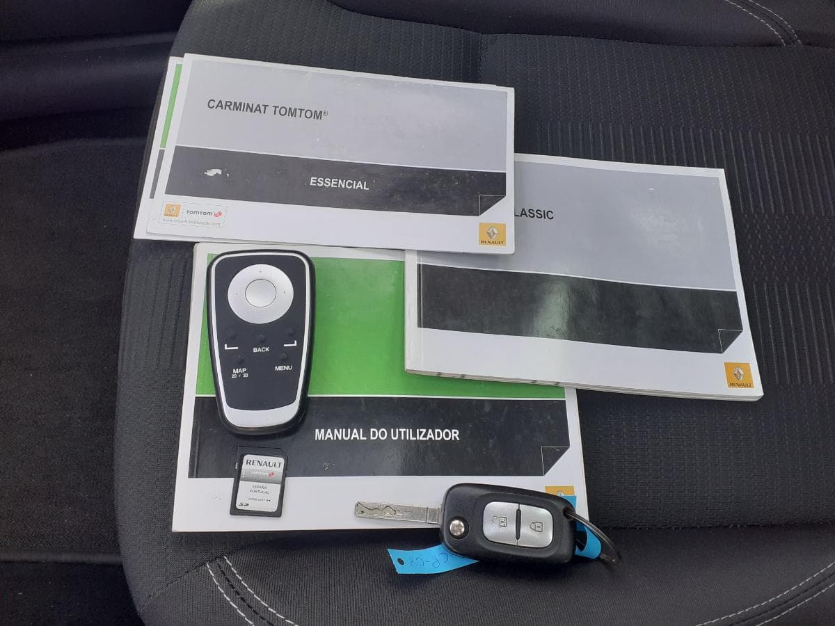 Renault Clio 1.5 DCI · Ano 2011 — image 31