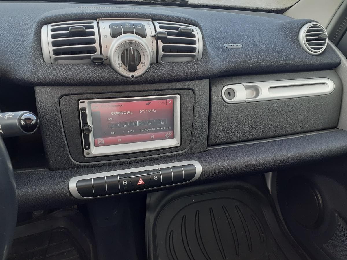 Smart Fortwo Coupé 1.0 · Ano 2014 18-OP-44 — imagen 17