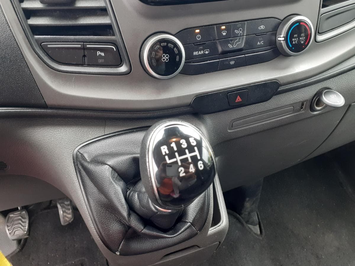Ford Transit Custom · Ano 2018 — image 17