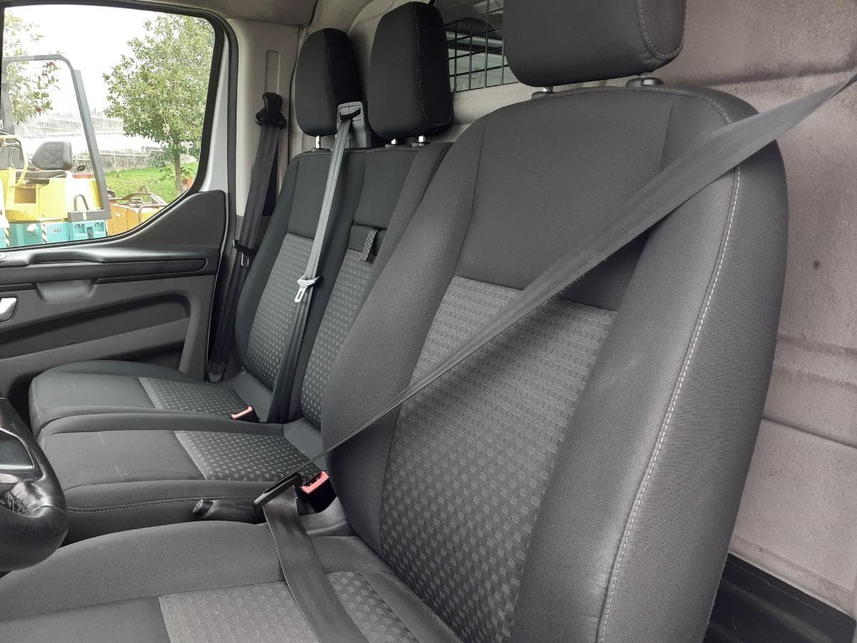 Ford Transit Custom · Ano 2018 — image 22