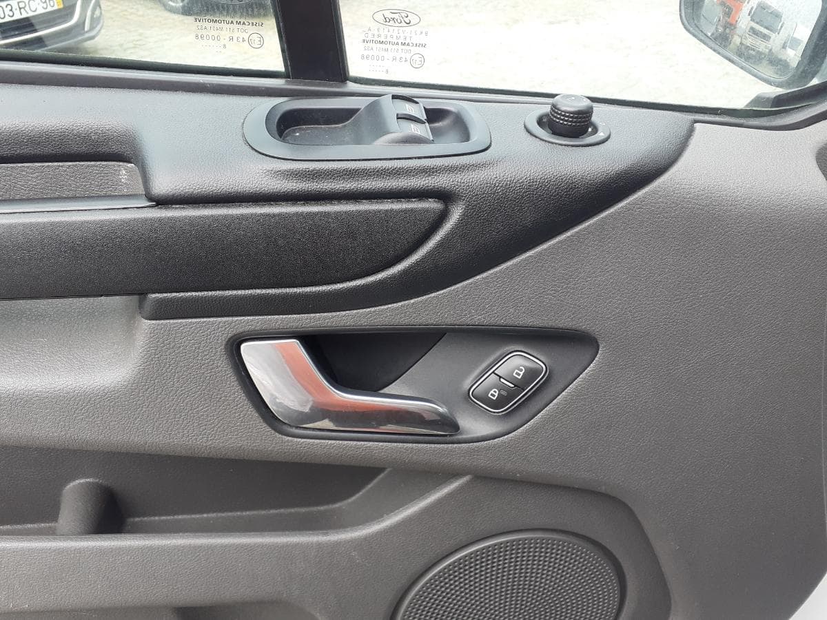 Ford Transit Custom · Ano 2018 — image 25
