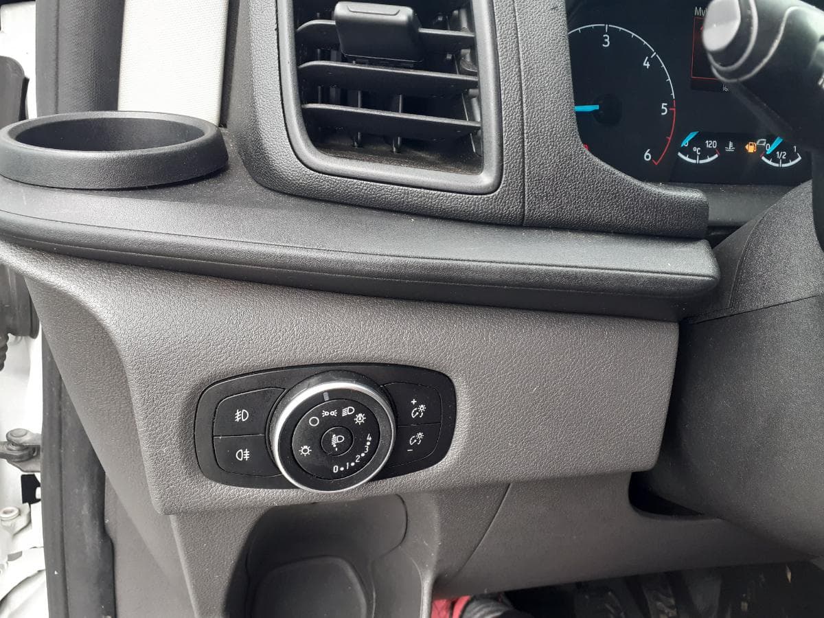 Ford Transit Custom · Ano 2018 — image 23