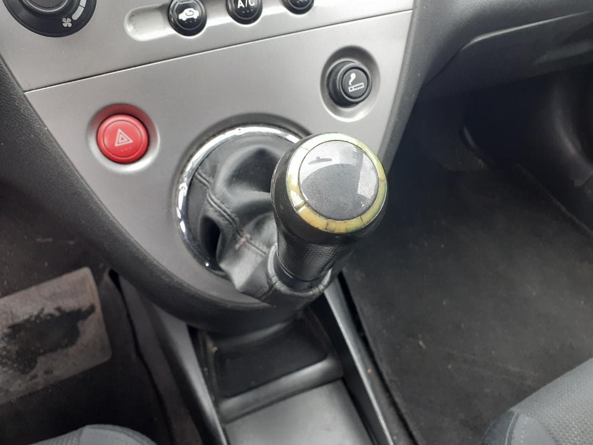 Honda Civic 1.4 IS · Ano 2004 — imagen 14
