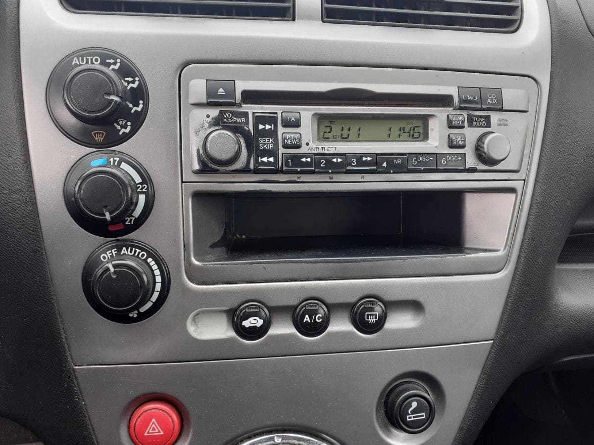 Honda Civic 1.4 IS · Ano 2004 — imagen 18