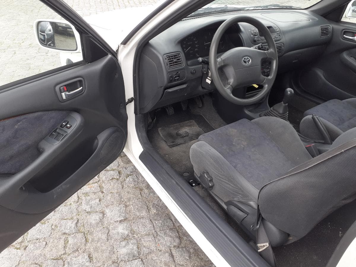 Toyota Corolla 1.9D · Ano 2000 — imagen 11