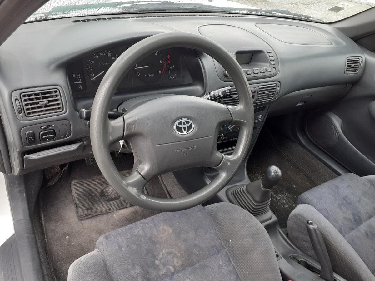 Toyota Corolla 1.9D · Ano 2000 — imagen 14