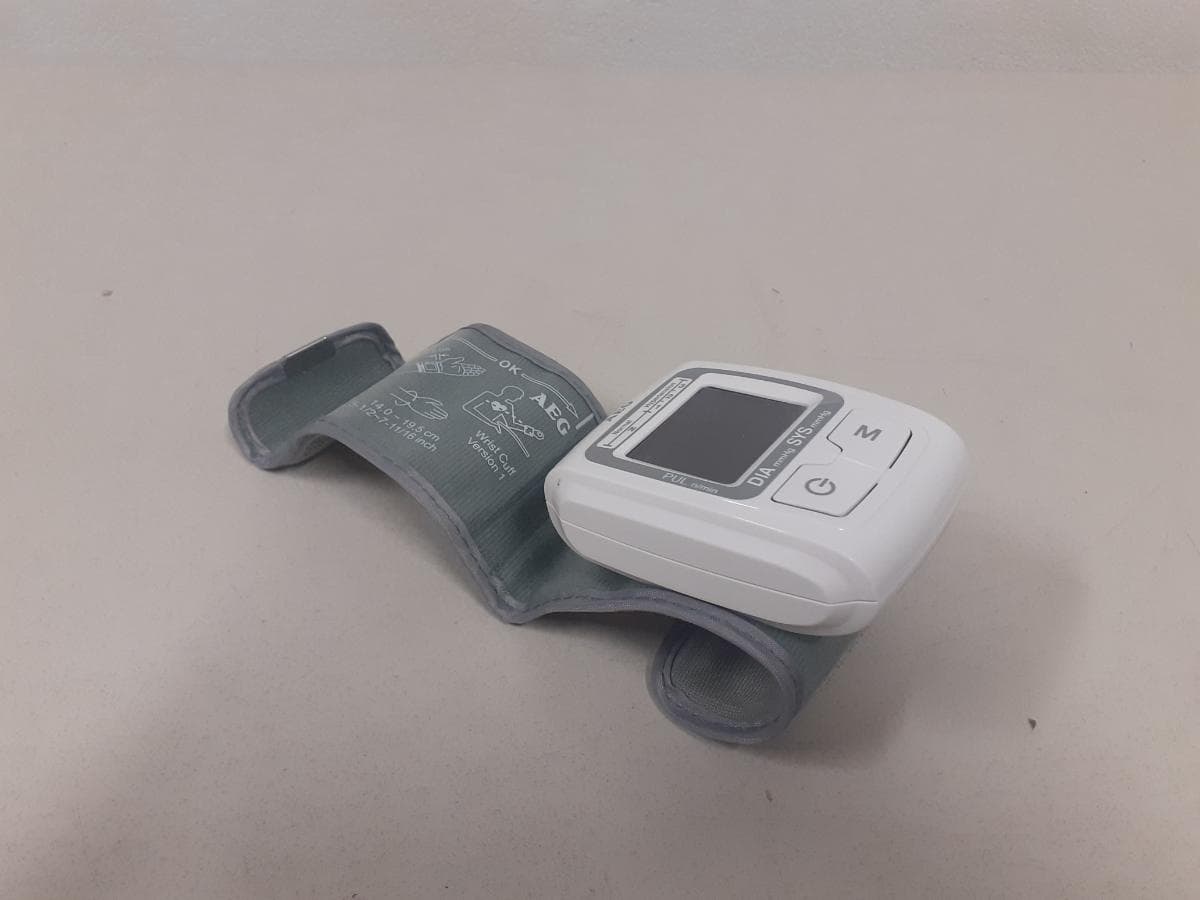 Telefone + Medidor Tensão Arterial + Máquina Barbear + Termómetro + Auricular — imagem 10
