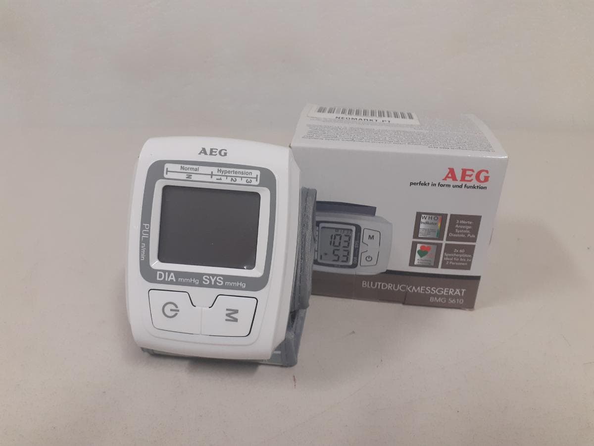 Telefone + Medidor Tensão Arterial + Máquina Barbear + Termómetro + Auricular — imagem 5