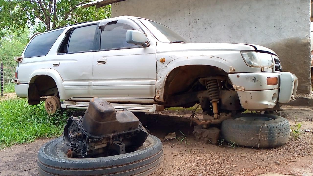 Toyota Surf ·