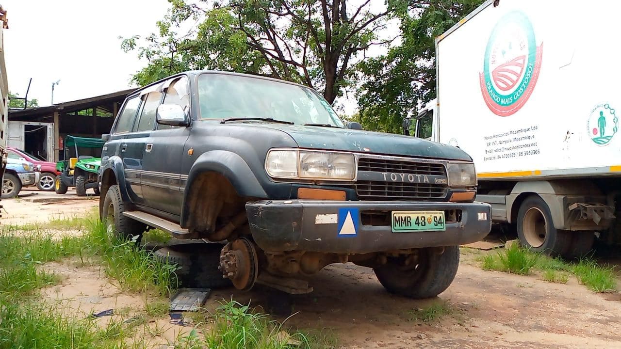 Toyota Land Cruiser VX ·
