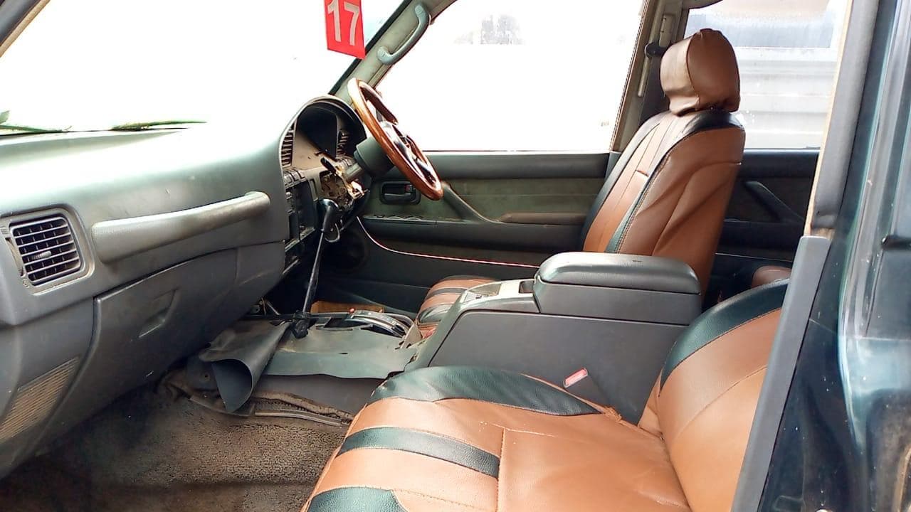 Toyota Land Cruiser VX · — image 2