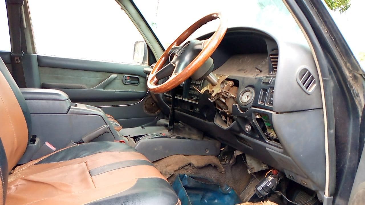 Toyota Land Cruiser VX · — image 9