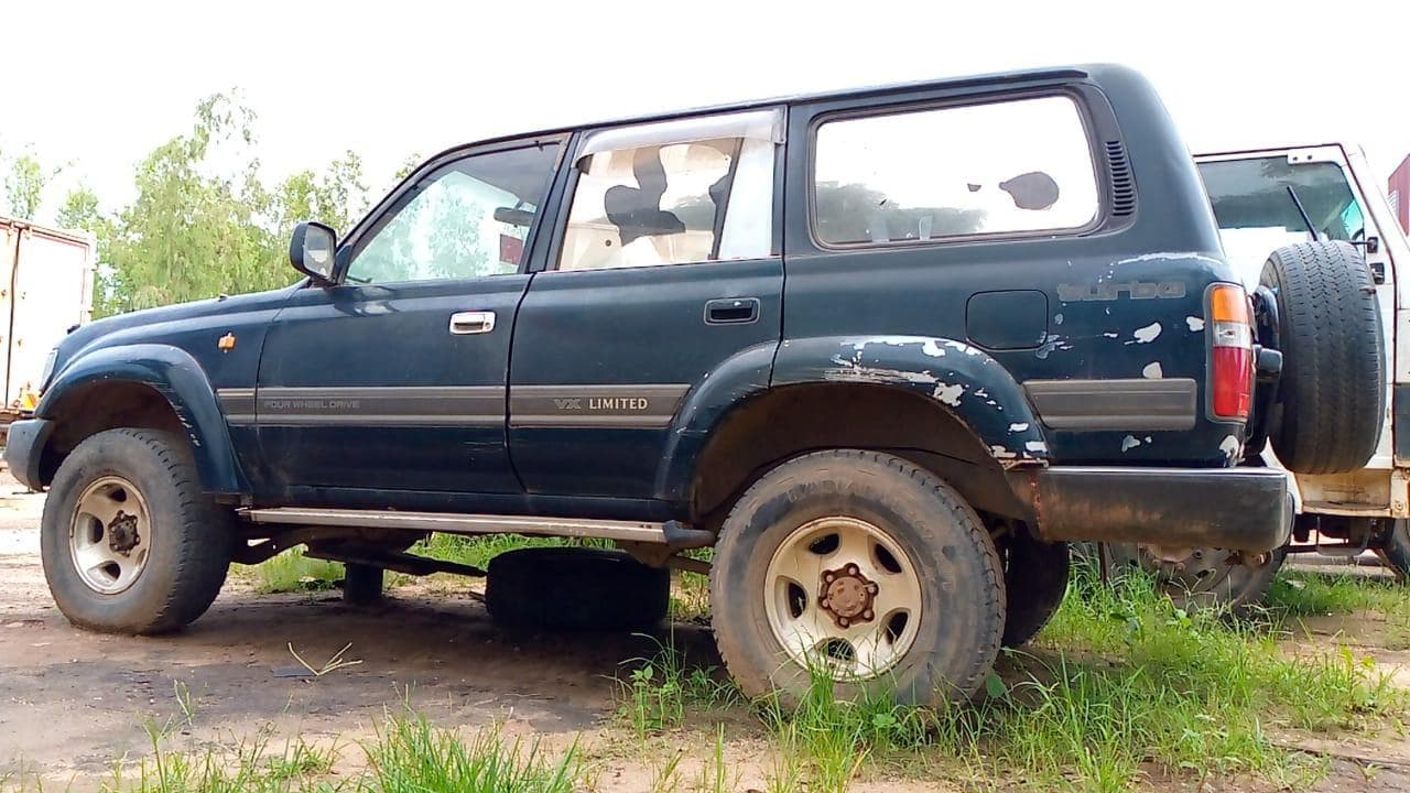Toyota Land Cruiser VX · — image 11